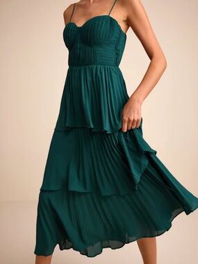 Emerald Green Tiered Pleated Midi Dress - Women